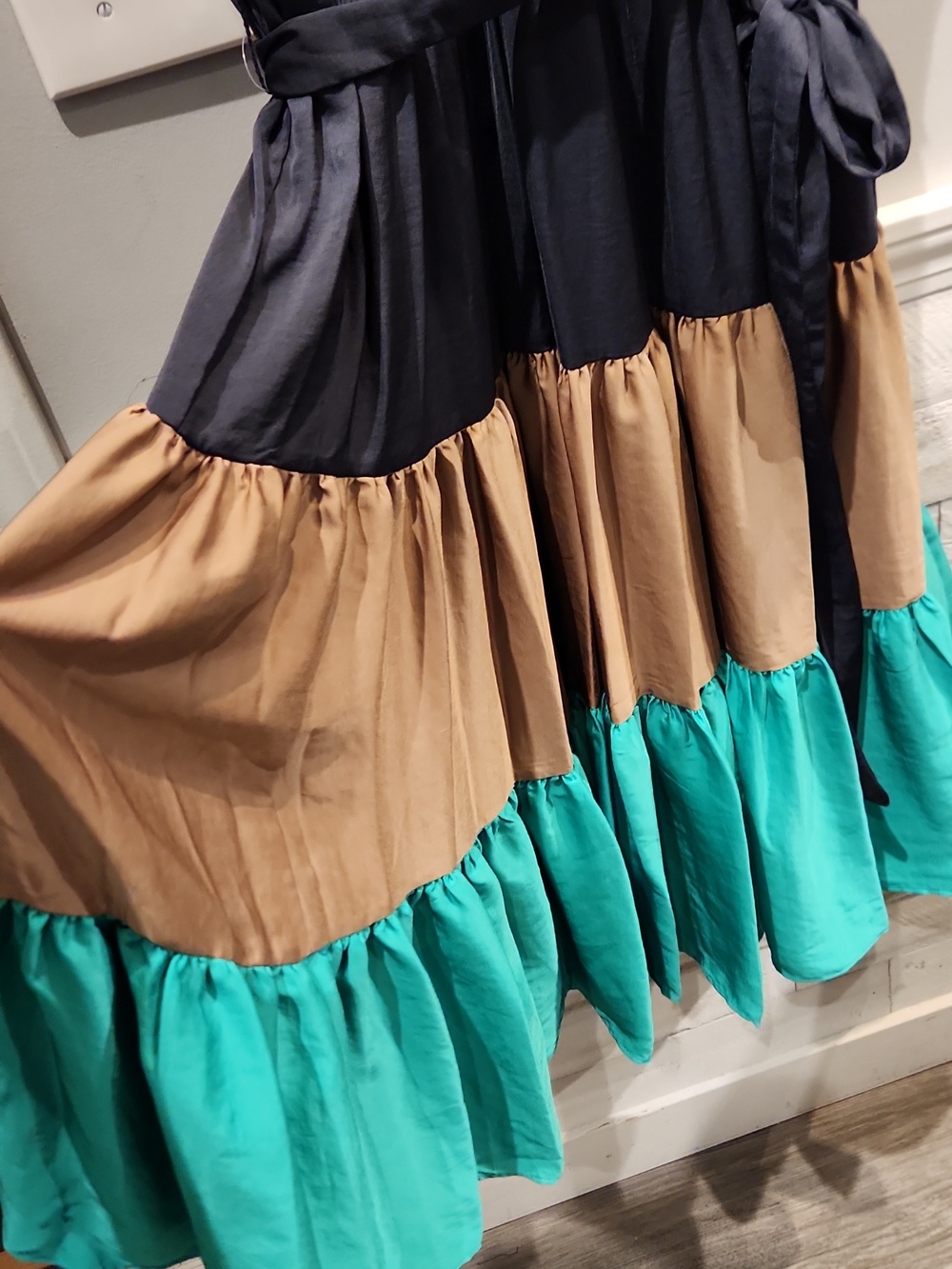 EUC Tommy Hilfiger Black, Brown & Green Tiered Women's Sz 16  Dress - Picture 4 of 8